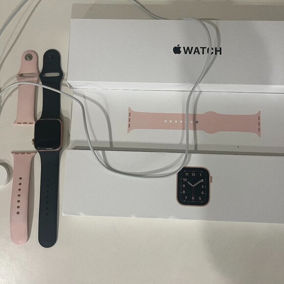 Apple Watch SE (GPS) 40 mm Rose Gold - Picture 1 of 3